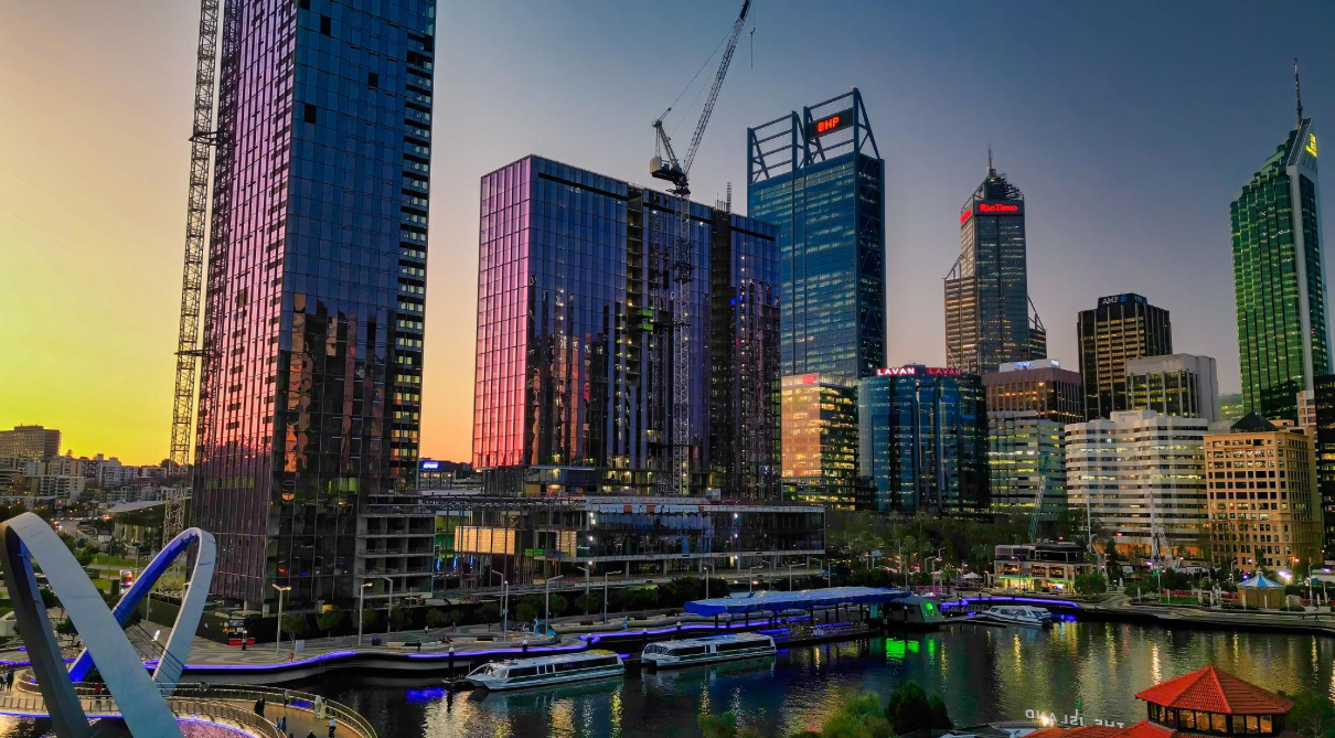 Perth skyline and waterfront showcasing lifestyle and real estate opportunities in Western Australia